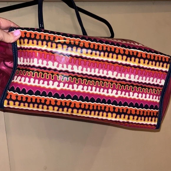 Vera Bradley large see through-ish tote 14x19 in very nice condition - Picture 4 of 9